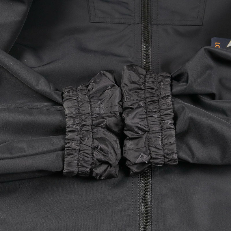 路易威登 Monogram 雙面拉鍊連帽衫，尼龍材質，黑色，二手男款 50-6