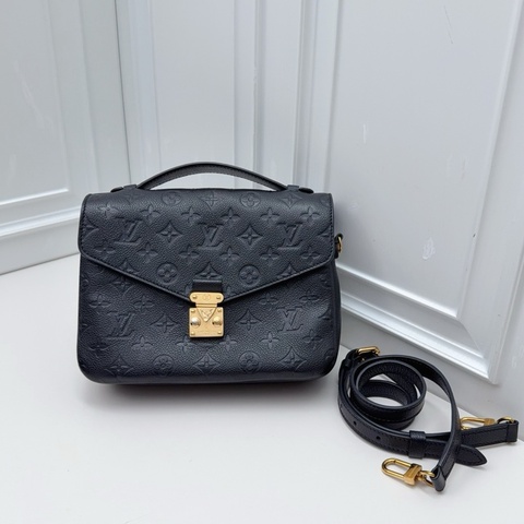 LV Pochette Metis 黑色全皮壓紋郵差包