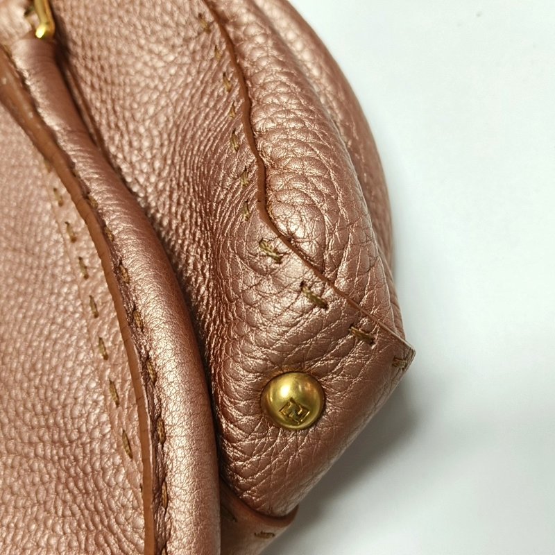 FENDI粉色牛皮手提包金色五金-11