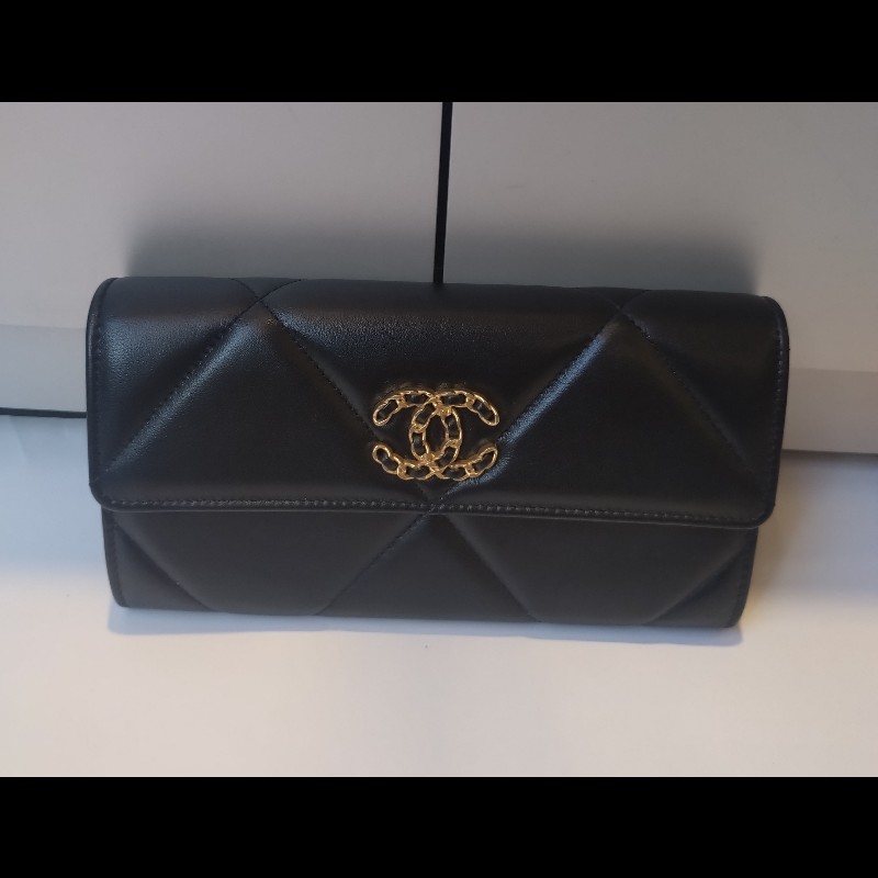 Chanel 黑羊皮19下蓋長夾-1