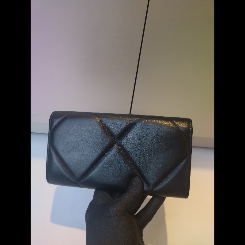 Chanel 黑羊皮19下蓋長夾-2