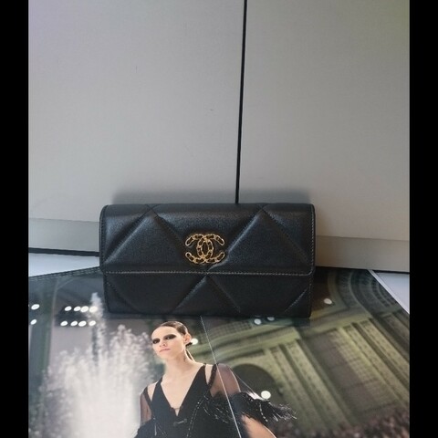 Chanel 黑羊皮19下蓋長夾