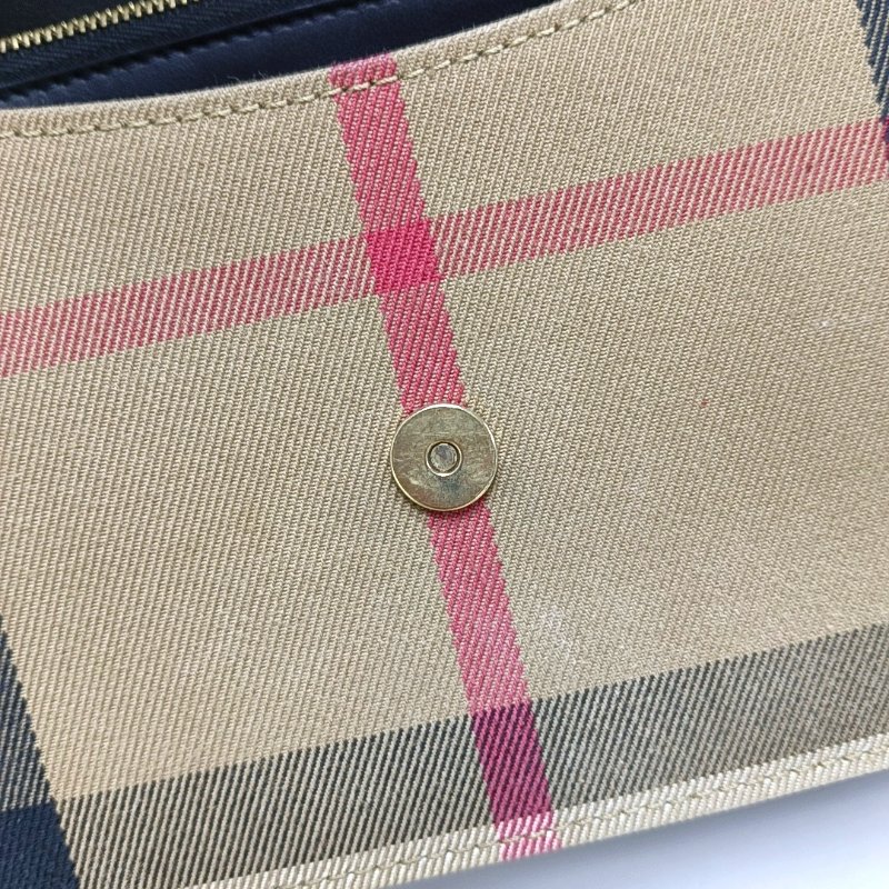 BURBERRY Buckle拼色帆布印花斜挎包單肩包金色五金可拆卸肩帶-9