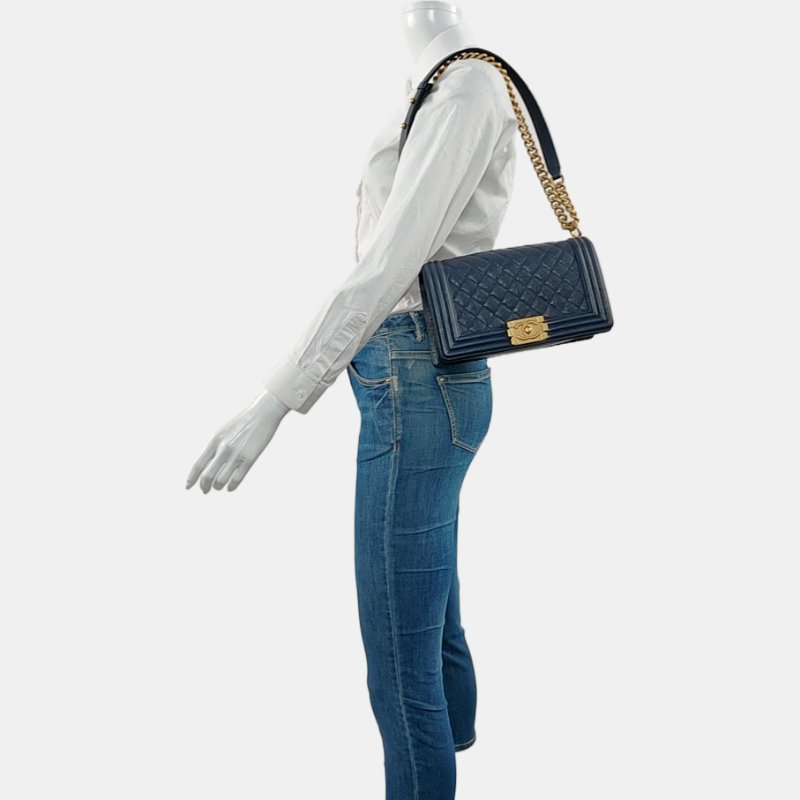 CHANEL BOY CHANEL中號深藍色牛皮菱格紋壓紋單肩包斜挎包金色五金27開可拆卸肩帶 9.8新-1