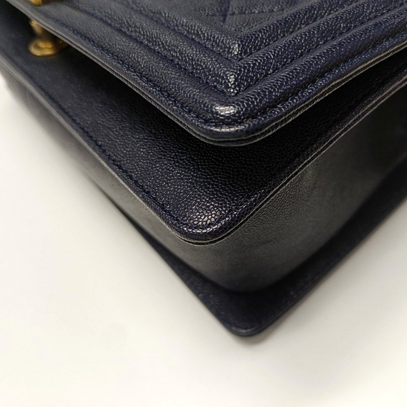 CHANEL BOY CHANEL中號深藍色牛皮菱格紋壓紋單肩包斜挎包金色五金27開可拆卸肩帶 9.8新-9