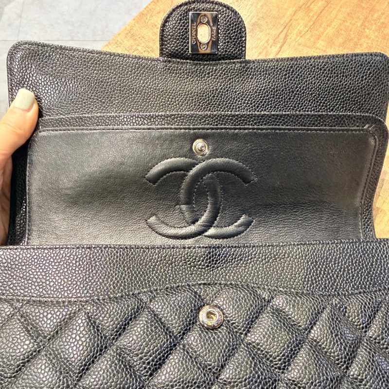 超少見黑色內裡🖤9新以上✨37萬閒置美品coco25🖤Chanel香奈兒CF25經典11.12口蓋包 黑銀荔枝牛皮-19