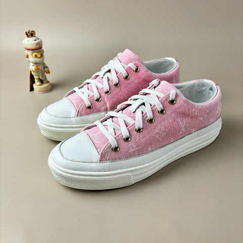 LV/路易威登 白粉滿印系帶休閒鞋 36碼 95新 品相不錯 YLP3296