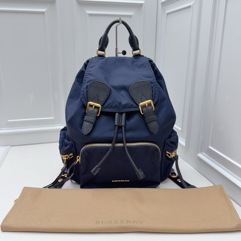 Burberry 經典帆布抽繩翻蓋 尼龍雙肩包 深藍色  尺寸 約35.24.12 附件：塵袋-0