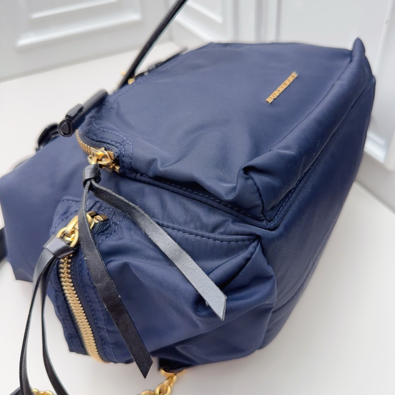 Burberry 經典帆布抽繩翻蓋 尼龍雙肩包 深藍色  尺寸 約35.24.12 附件：塵袋-4