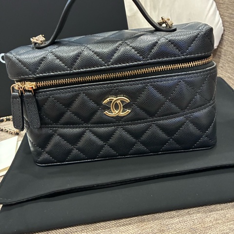 誰在找🧐熱騰騰🔥香奈兒Chanel 大小c logo 黑色荔枝皮 淡金lp飯盒包🇹🇼12🈷️票