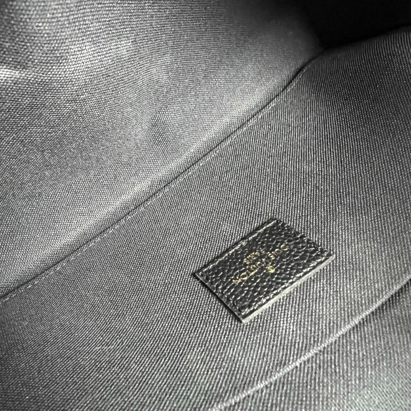 LV M64064/晶片款 黑皮革三合一包-7