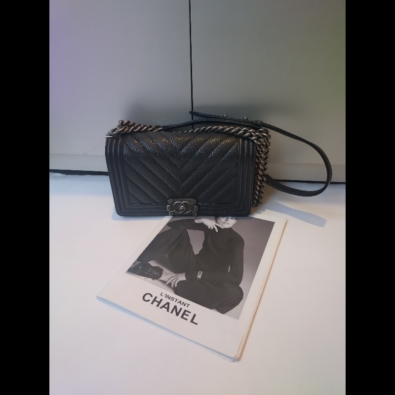 Chanel 銀鍊黑荔枝皮V格Boy 25-0