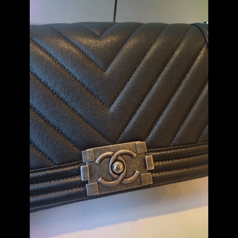 Chanel 銀鍊黑荔枝皮V格Boy 25-1