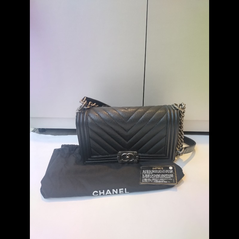 Chanel 銀鍊黑荔枝皮V格Boy 25-2