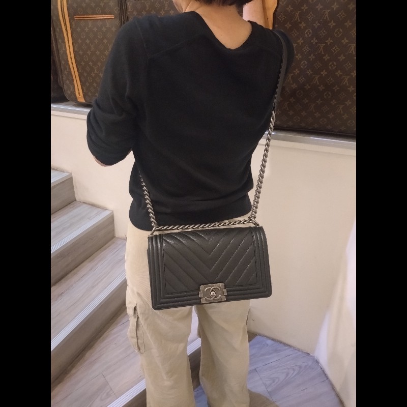 Chanel 銀鍊黑荔枝皮V格Boy 25-5