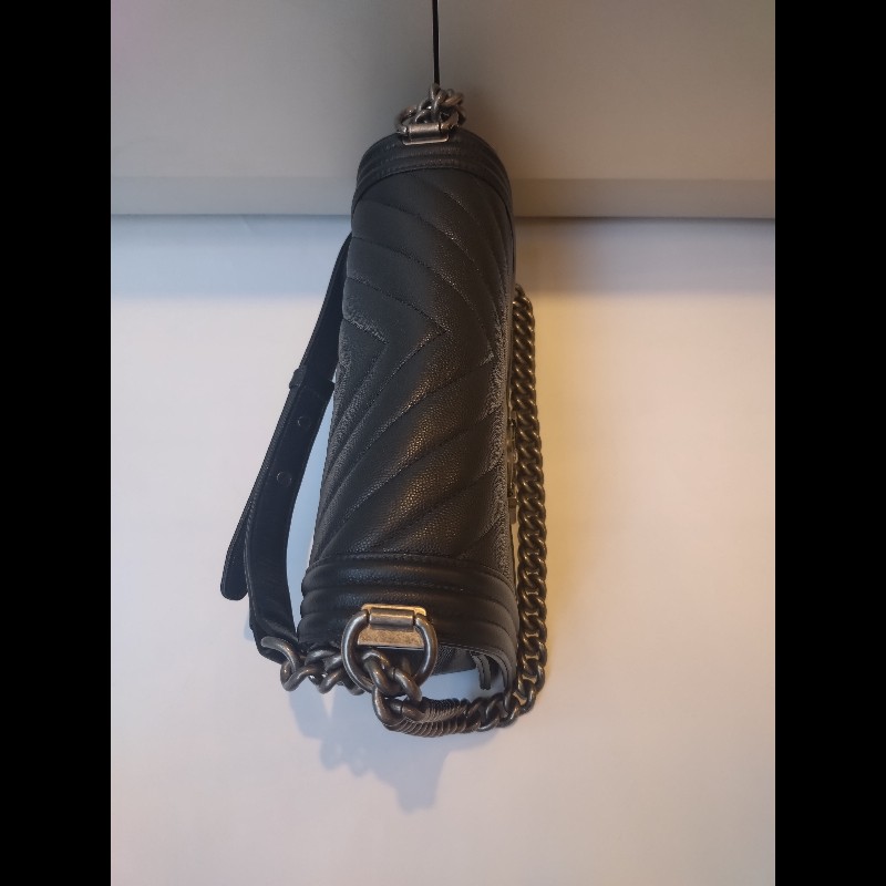 Chanel 銀鍊黑荔枝皮V格Boy 25-11