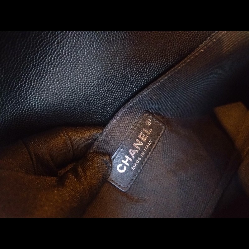 Chanel 銀鍊黑荔枝皮V格Boy 25-14