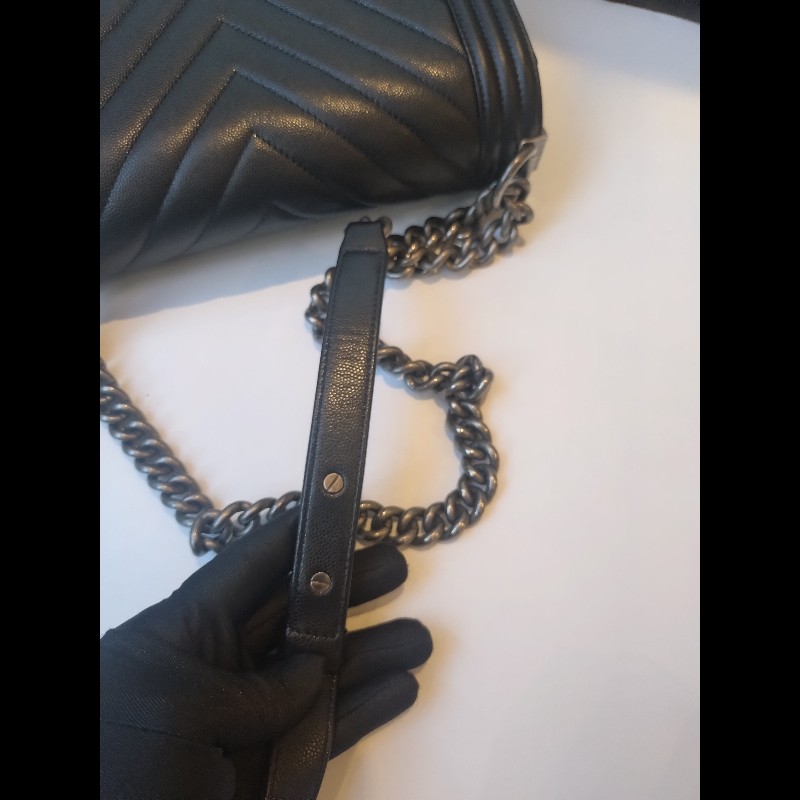 Chanel 銀鍊黑荔枝皮V格Boy 25-19