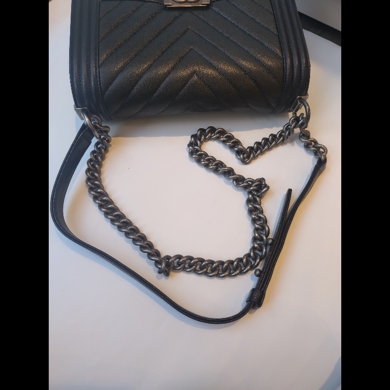 Chanel 銀鍊黑荔枝皮V格Boy 25-20