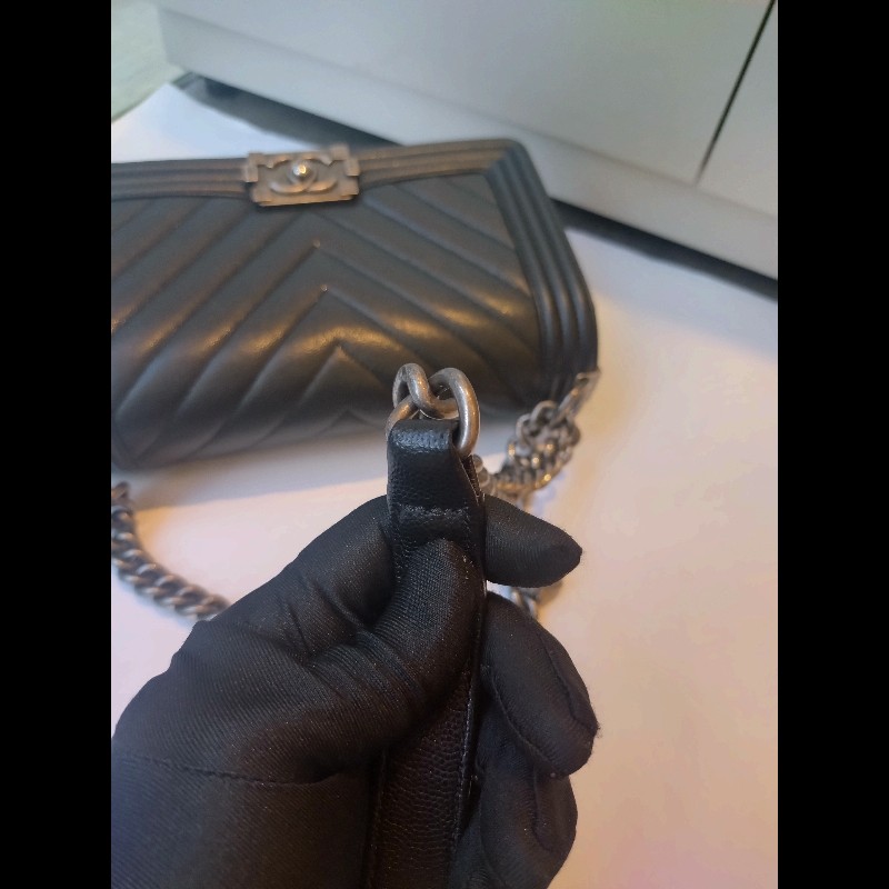 Chanel 銀鍊黑荔枝皮V格Boy 25-21
