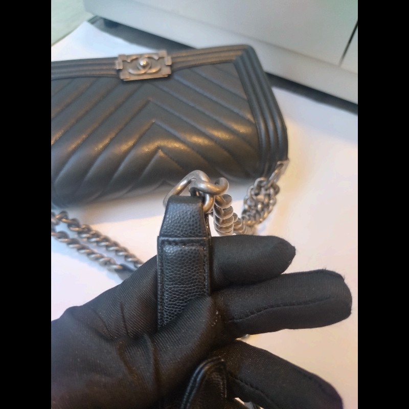 Chanel 銀鍊黑荔枝皮V格Boy 25-24
