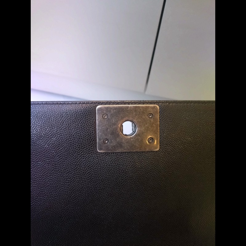 Chanel 銀鍊黑荔枝皮V格Boy 25-26