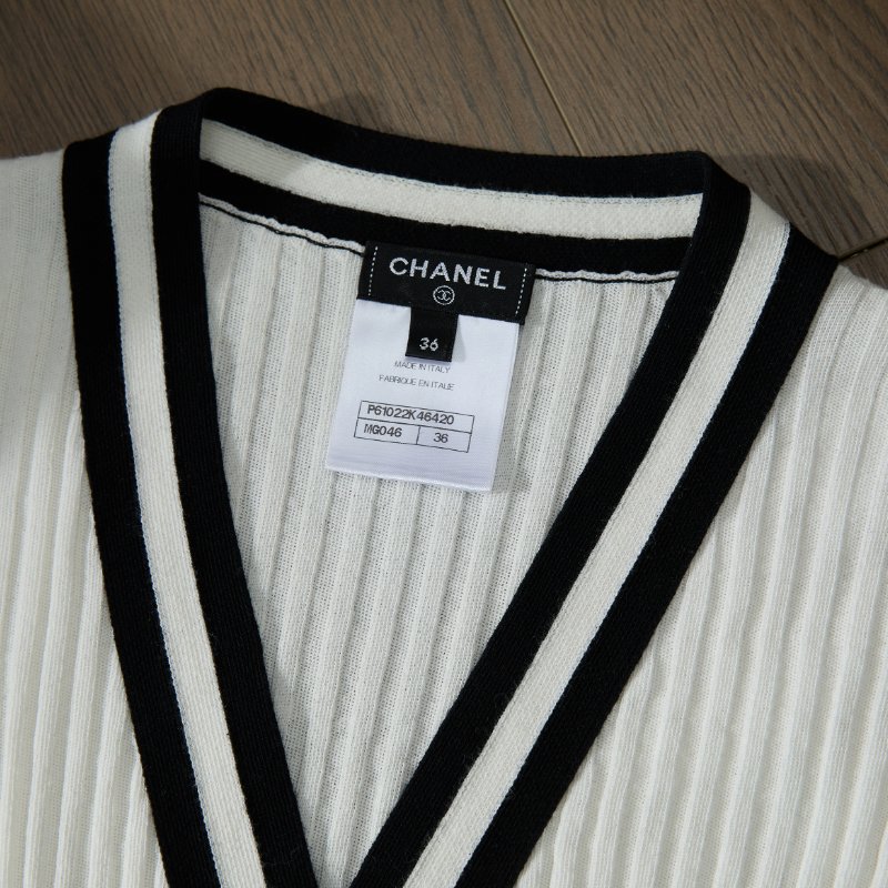 ❤️ CHANEL 優雅設計 經典版型 開衫外套 LOGO紐扣-1