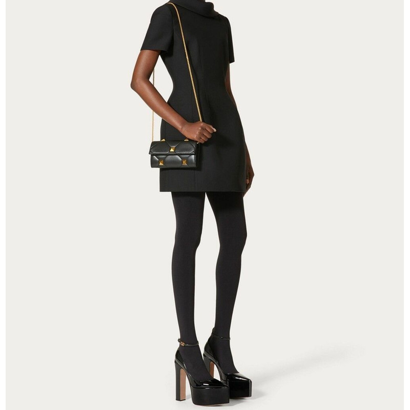 VALENTINO 羅馬鉚釘錢包-9