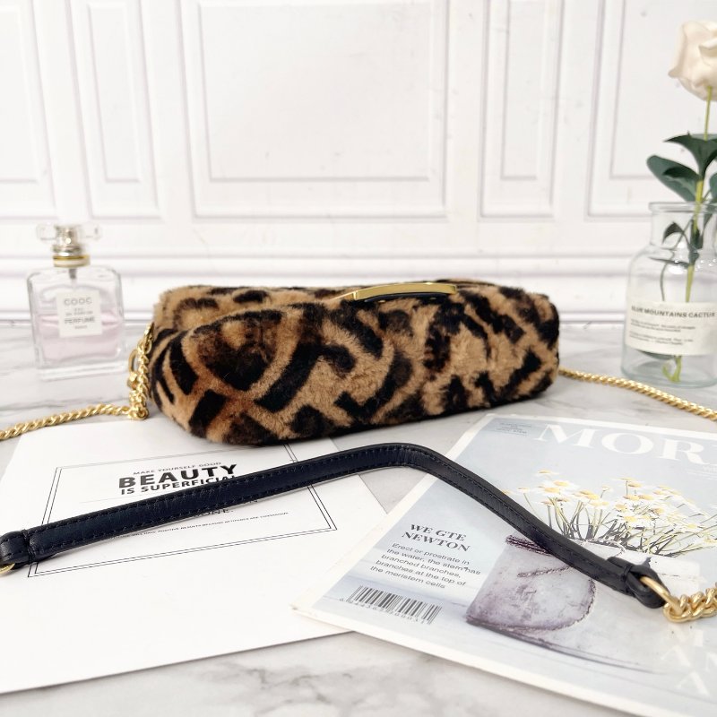 Fendi Baguette mini 焦糖色泰迪毛絨法棍包19×4×11.5 98新配件塵袋-3