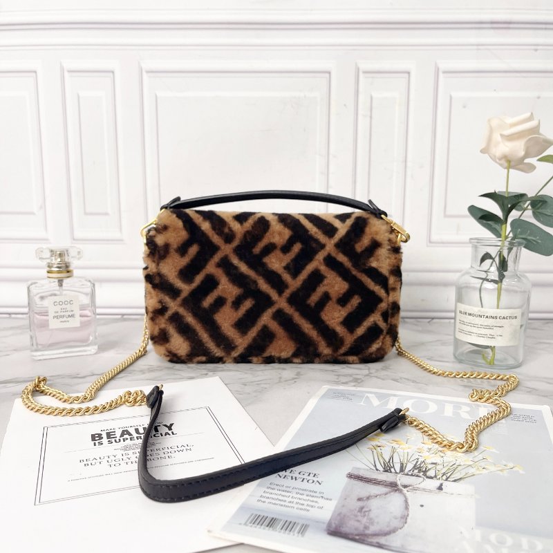 Fendi Baguette mini 焦糖色泰迪毛絨法棍包19×4×11.5 98新配件塵袋-6