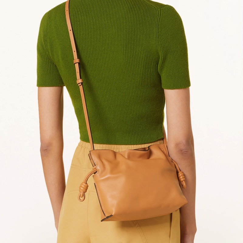 Loewe Flamenco 24 系列 米你福袋包肩背包-1