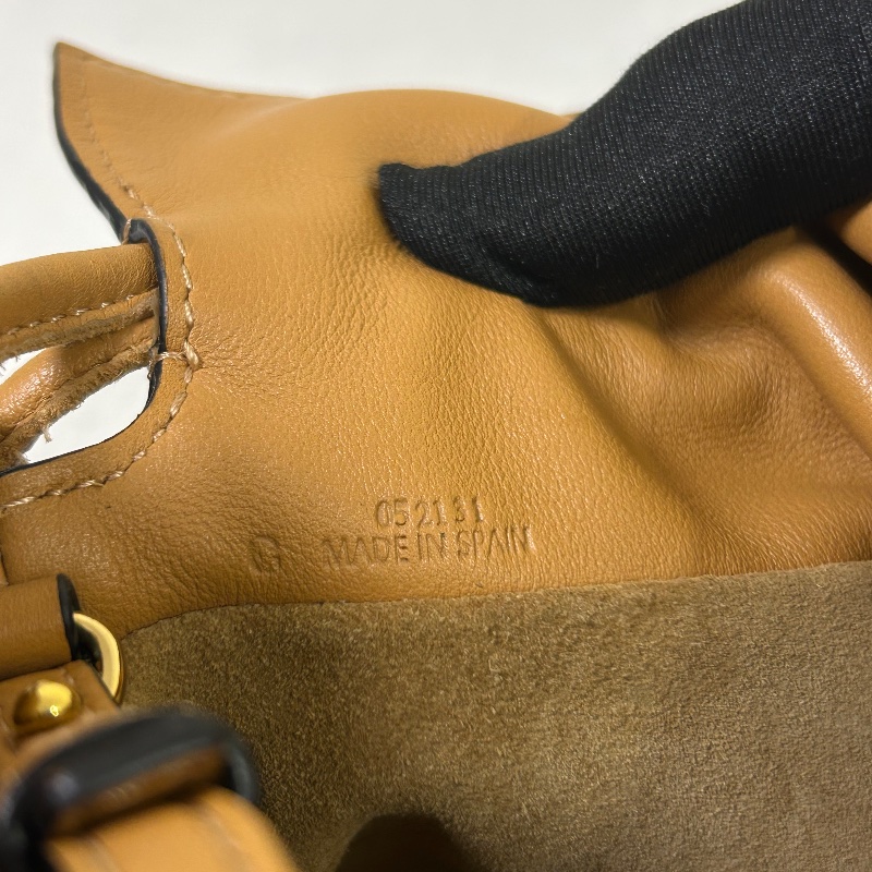 Loewe Flamenco 24 系列 米你福袋包肩背包-4