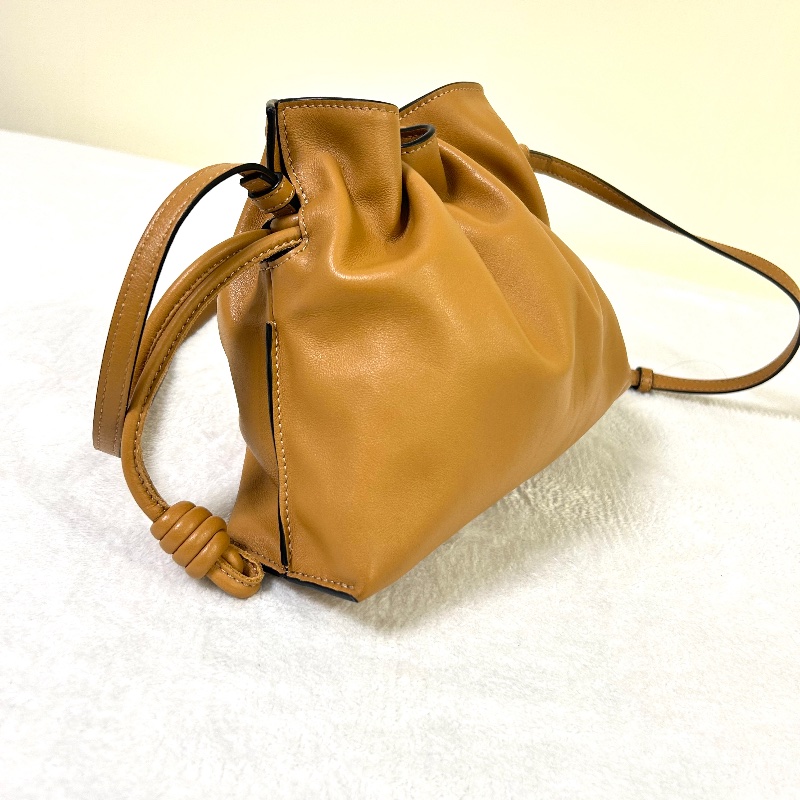 Loewe Flamenco 24 系列 米你福袋包肩背包-5