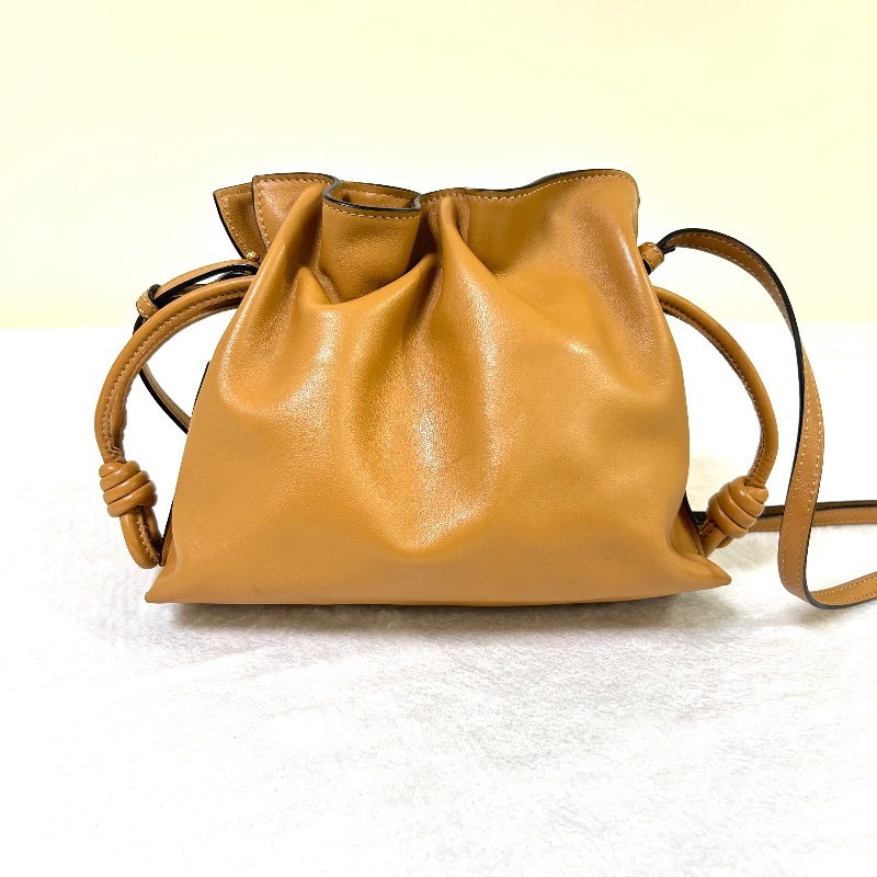 Loewe Flamenco 24 系列 米你福袋包肩背包-7