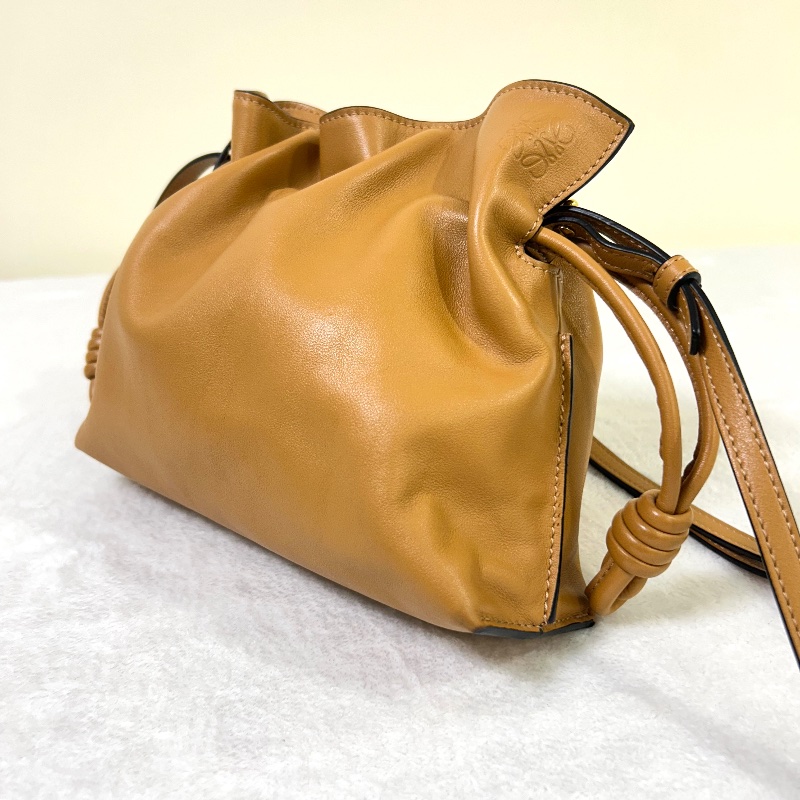 Loewe Flamenco 24 系列 米你福袋包肩背包-9