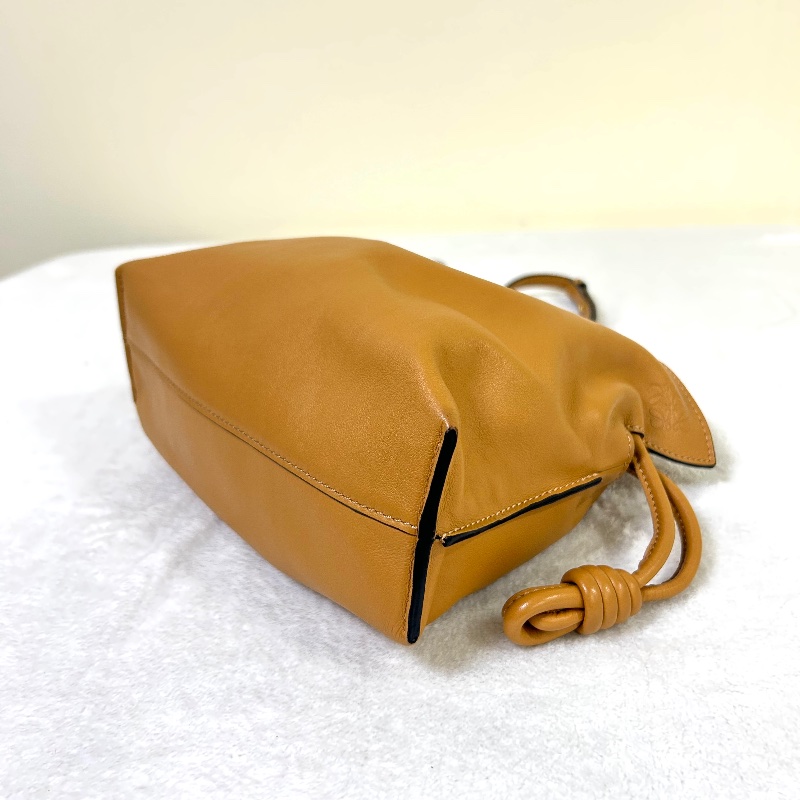 Loewe Flamenco 24 系列 米你福袋包肩背包-12