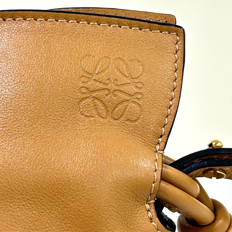 Loewe Flamenco 24 系列 米你福袋包肩背包-19