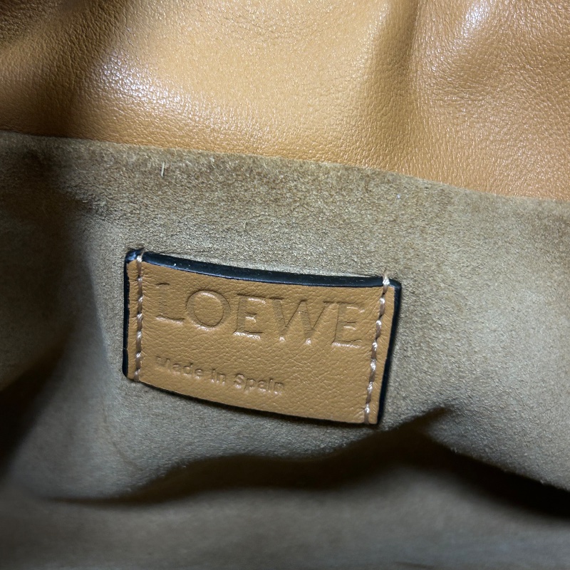 Loewe Flamenco 24 系列 米你福袋包肩背包-22