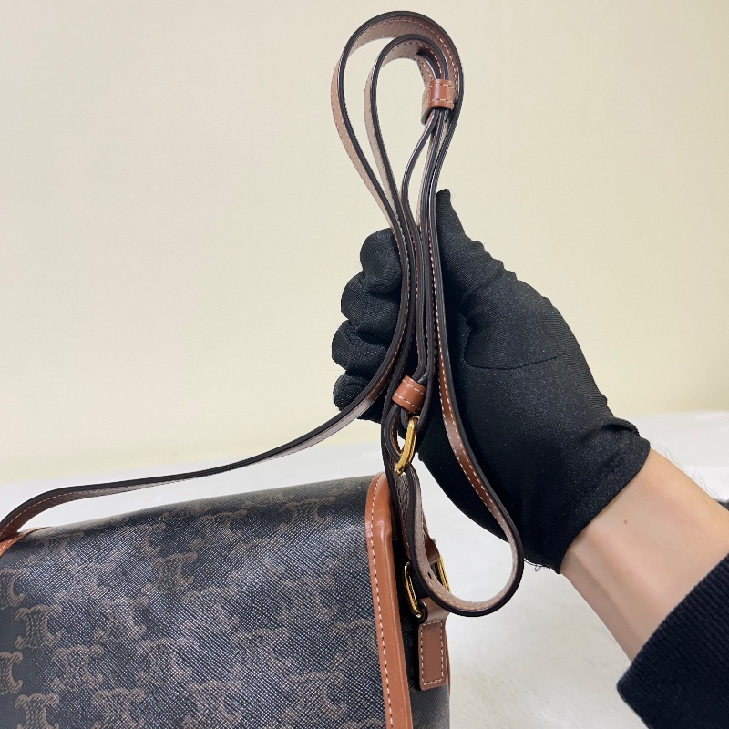 Celine Triomphe Folco 中號 老花馬鞍包-23