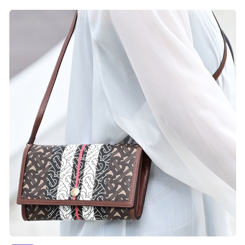 Burberry TB WOC 老花印花 押字條紋扣是長夾 斜背包-1