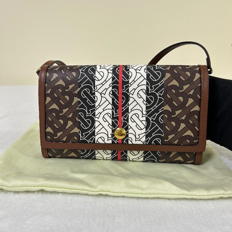 Burberry TB WOC 老花印花 押字條紋扣是長夾 斜背包-5