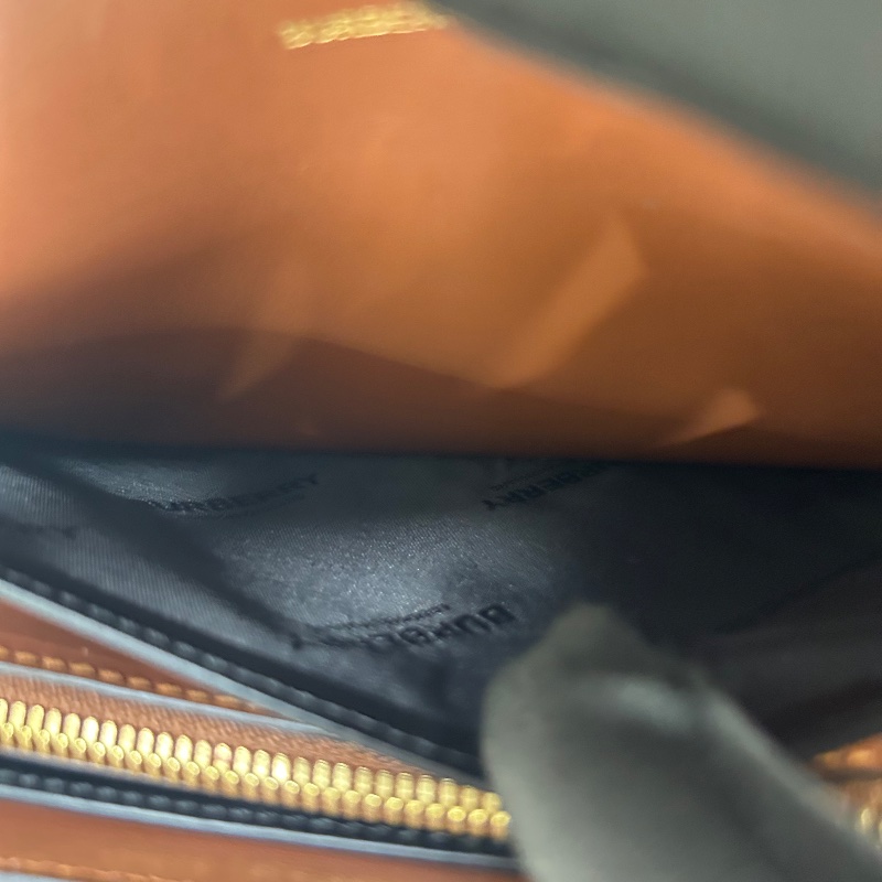 Burberry TB WOC 老花印花 押字條紋扣是長夾 斜背包-22