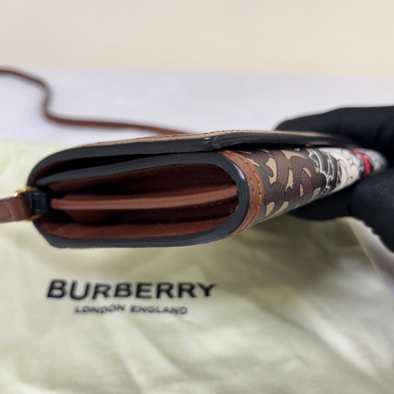 Burberry TB WOC 老花印花 押字條紋扣是長夾 斜背包-23