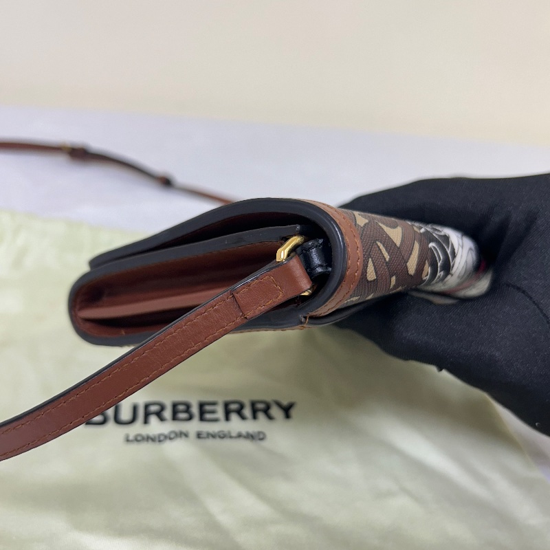 Burberry TB WOC 老花印花 押字條紋扣是長夾 斜背包-26