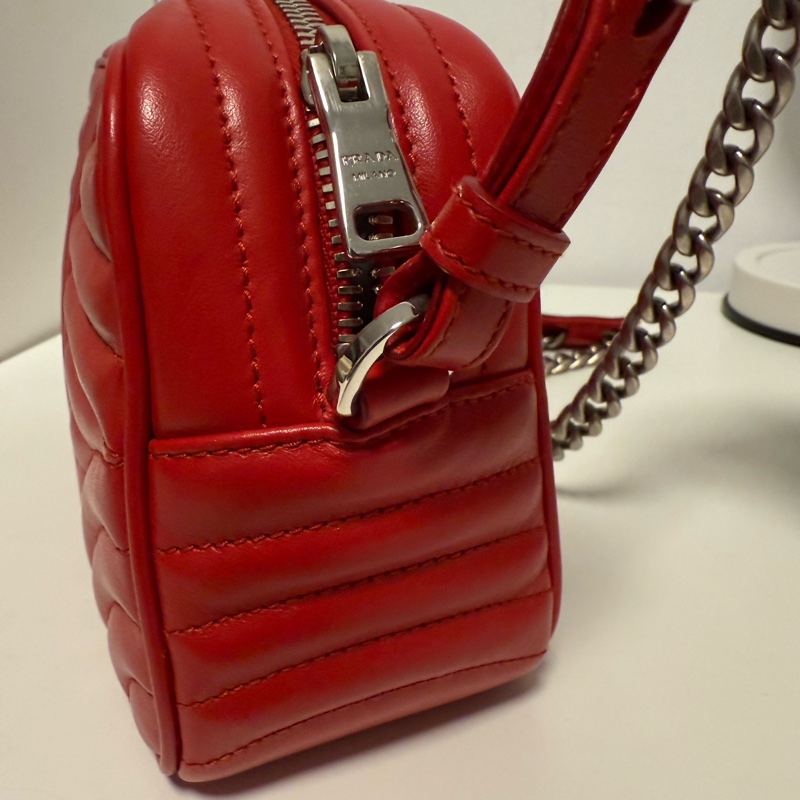 Prada 皮革鏈條包-11