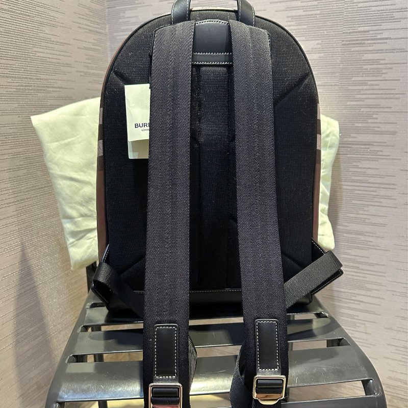 💎Han's house精品服飾💎 BURBERRY PVC 格紋 後背包 30×14×42 原價59000-1