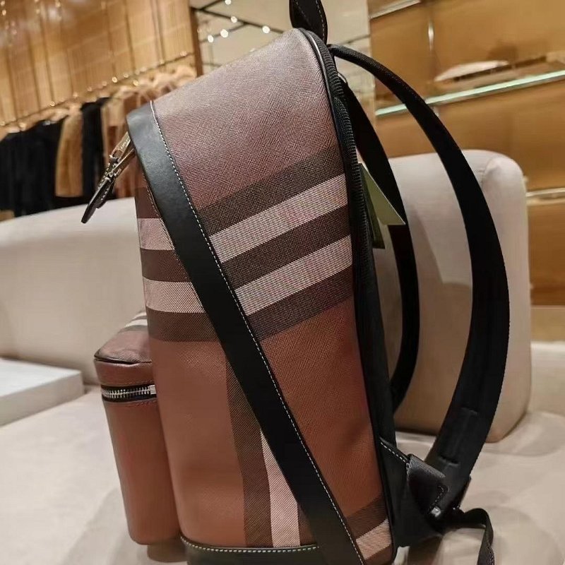 💎Han's house精品服飾💎 BURBERRY PVC 格紋 後背包 30×14×42 原價59000-2