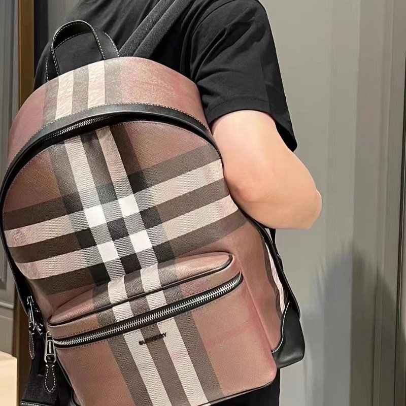 💎Han's house精品服飾💎 BURBERRY PVC 格紋 後背包 30×14×42 原價59000-3