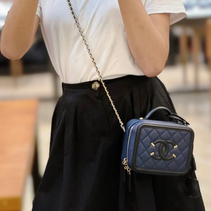 CHANEL Filigree Vanity Case 荔枝皮藍色金扣 Small Size-1