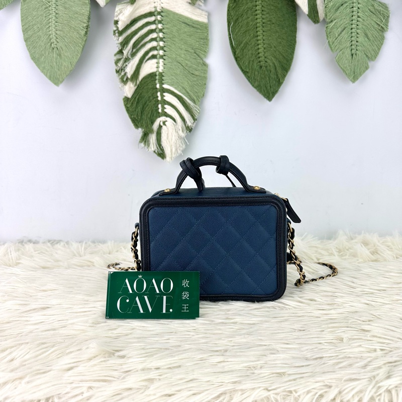 CHANEL Filigree Vanity Case 荔枝皮藍色金扣 Small Size-4